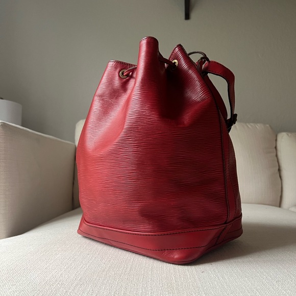 LOUIS VUITTON Epi Noe - Picture 2 of 9